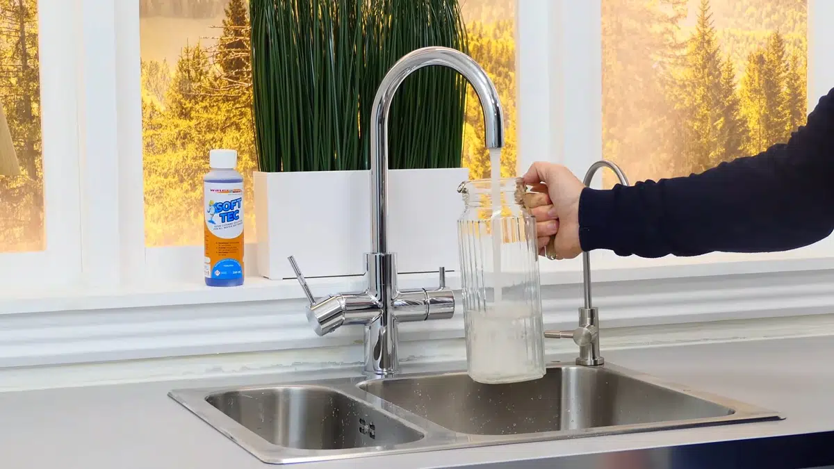 Water softener tank, controls, salt, or resin during service for Plumbing Near Ramona Park, Bellflower CA