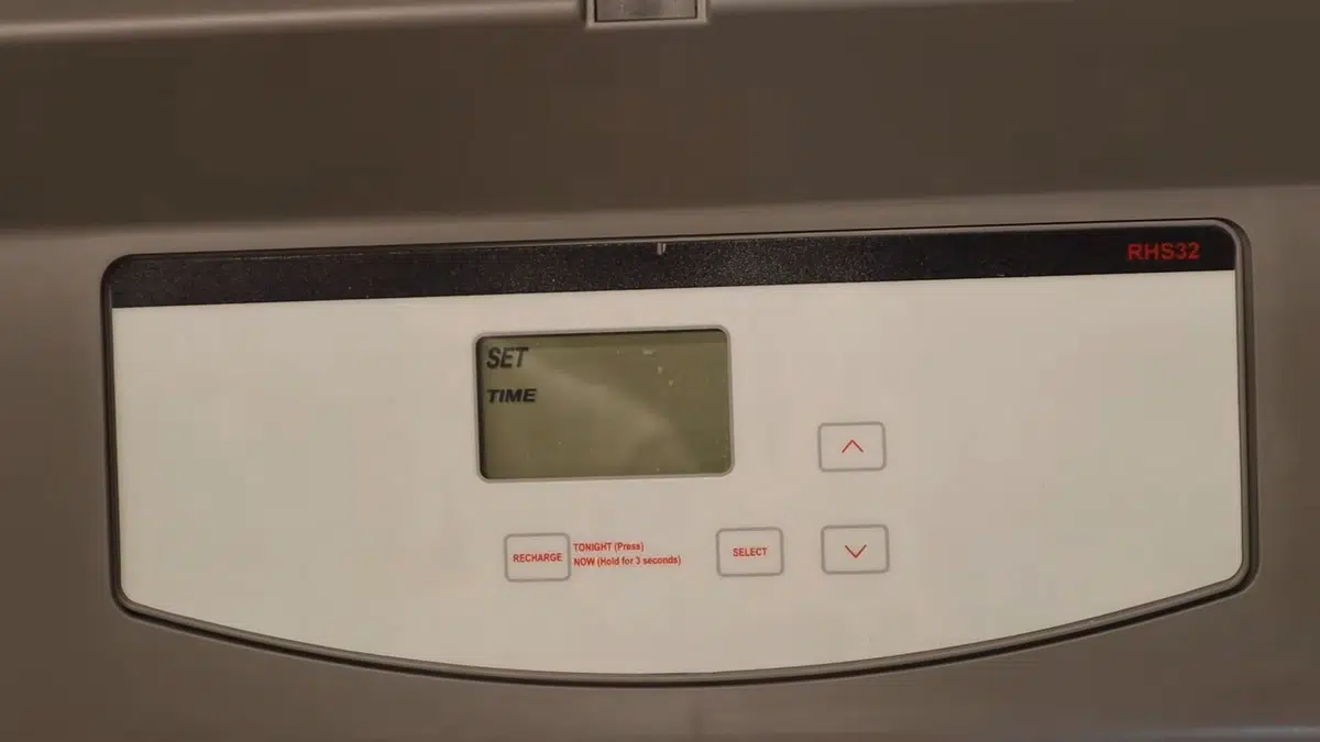 Water softener tank, controls, salt, or resin during service for Plumbing in Somerset, Bellflower CA in Somerset Bellflower